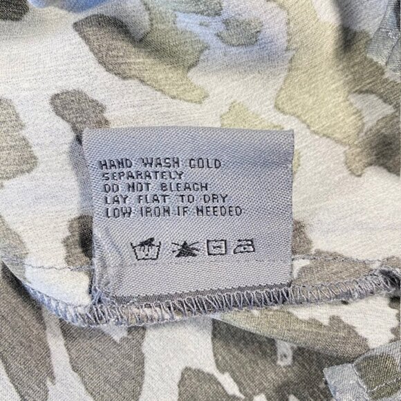 Queen Collection Blouse Women's size Small grey leopard print business - Picture 15 of 15